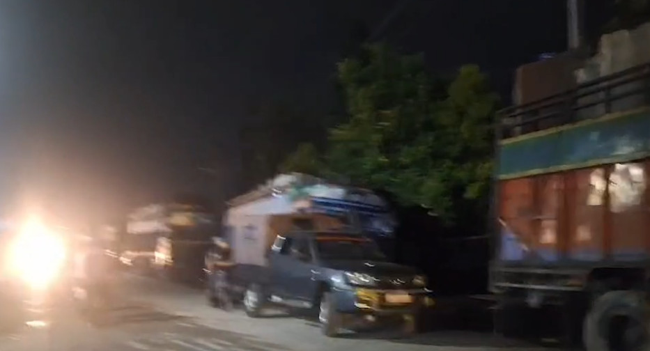 सानेपाबाट कबाडी बोकेका १० ट्रक सशस्त्र प्रहरीको नियन्त्रणमा